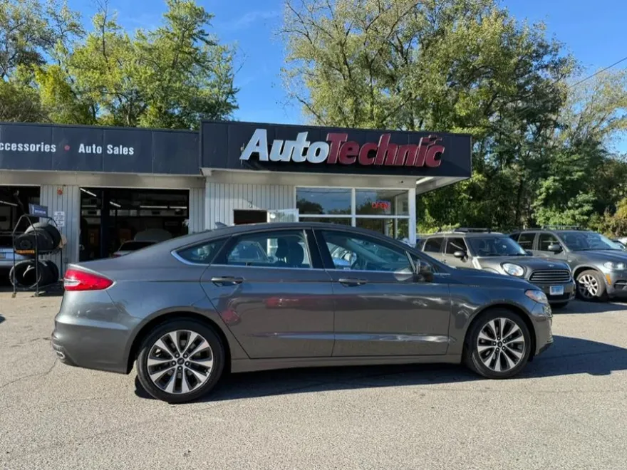 2019 Ford Fusion SE photo 1