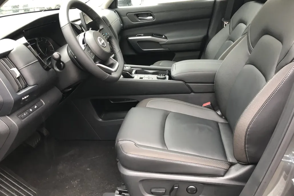 2025 Nissan Pathfinder SL photo 1