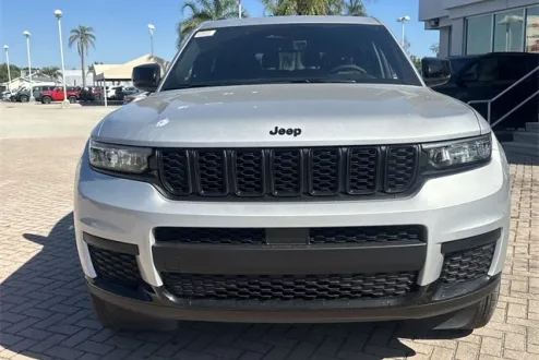 2025 Jeep Grand Cherokee Altitude X photo 3