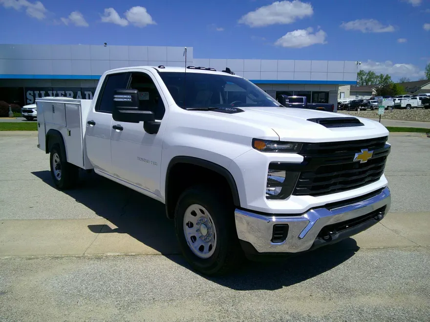 2025 Chevrolet Silverado 3500HD photo 1