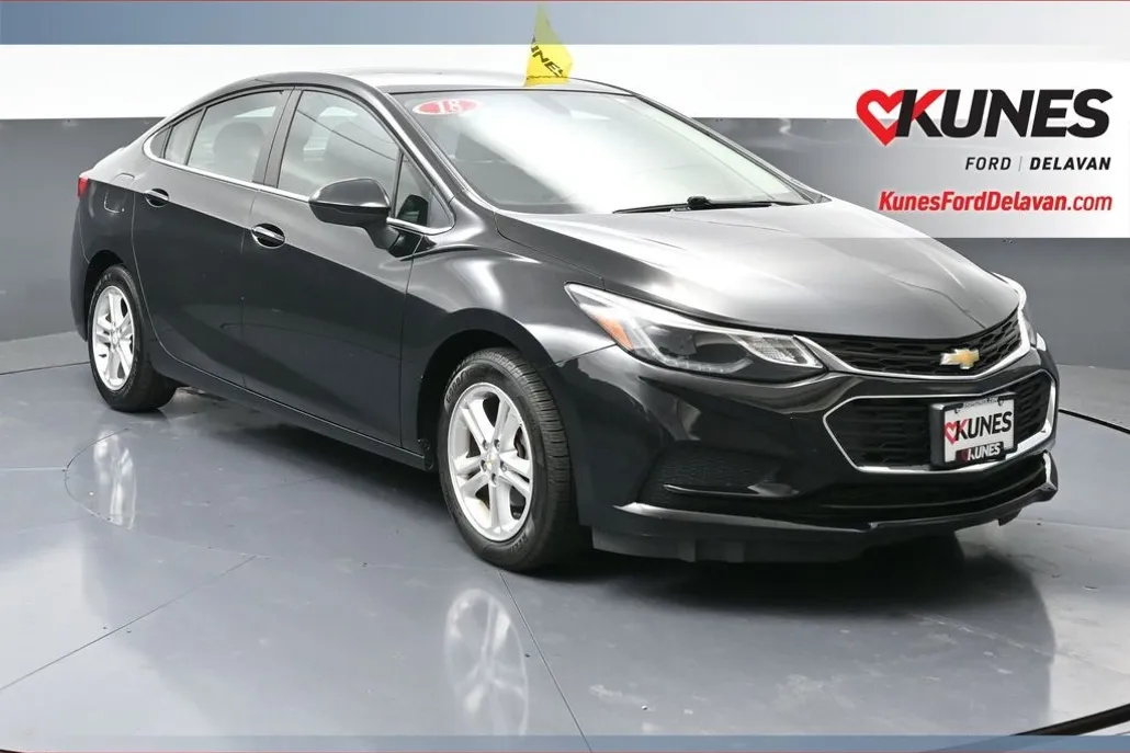 2018 Chevrolet Cruze LT photo 1
