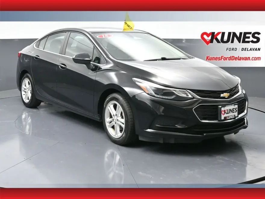 2018 Chevrolet Cruze LT photo 1