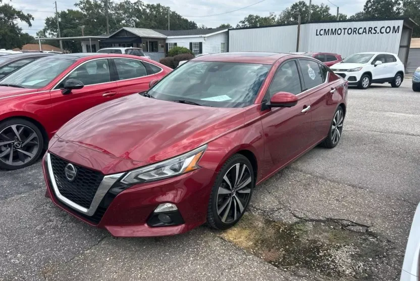 2019 Nissan Altima Platinum photo 1