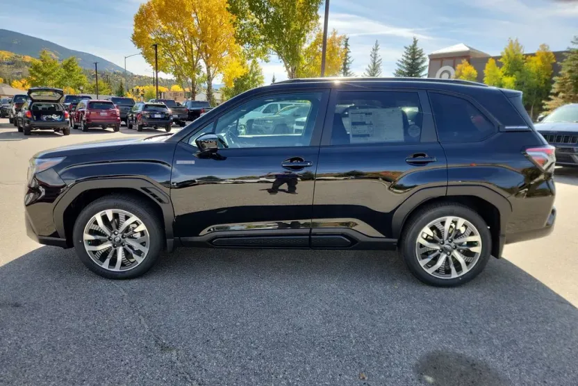 2025 Subaru Forester Touring photo 1