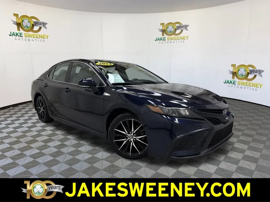 2022 Toyota Camry SE photo 1