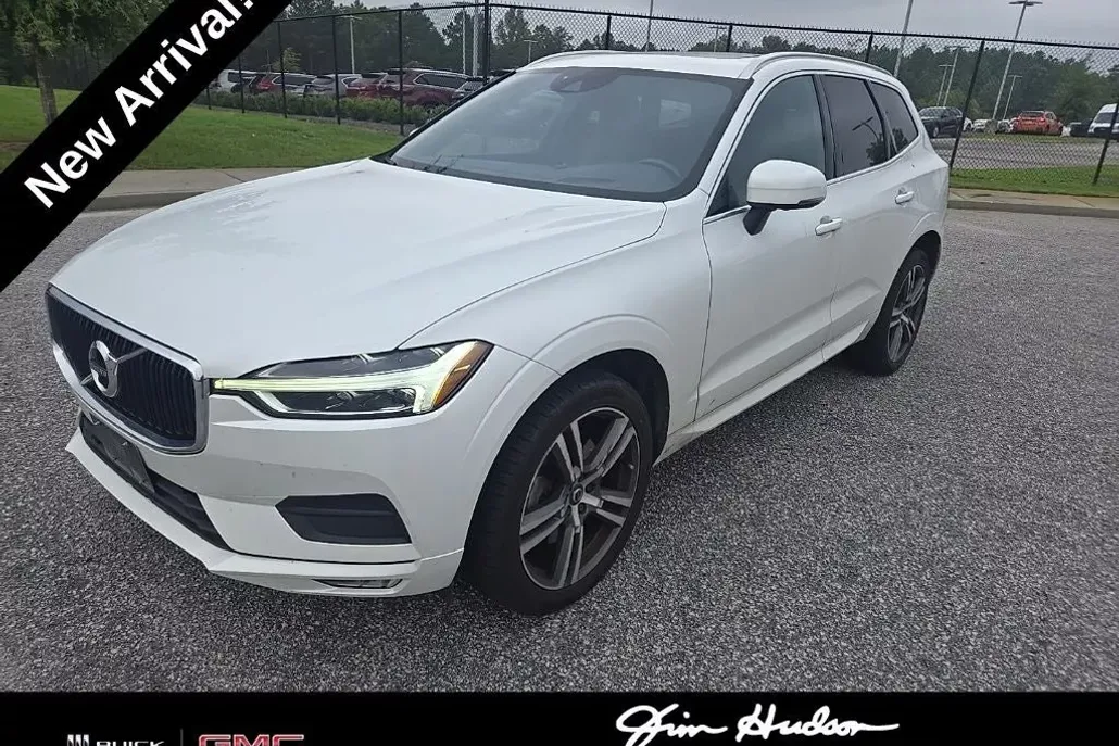 2021 Volvo XC60 T6 Momentum photo 1