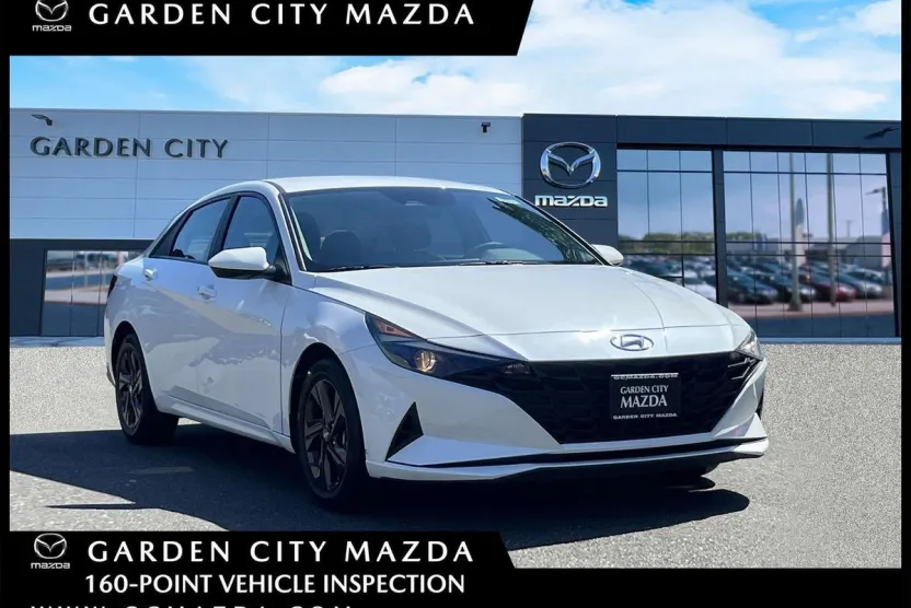 2022 Hyundai Elantra SEL photo 1