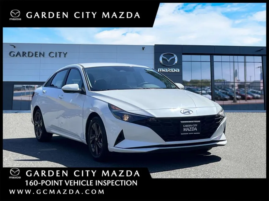 2022 Hyundai Elantra SEL photo 1