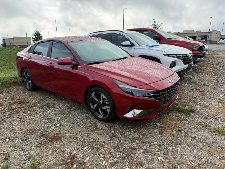 2023 Hyundai Elantra Limited photo 1
