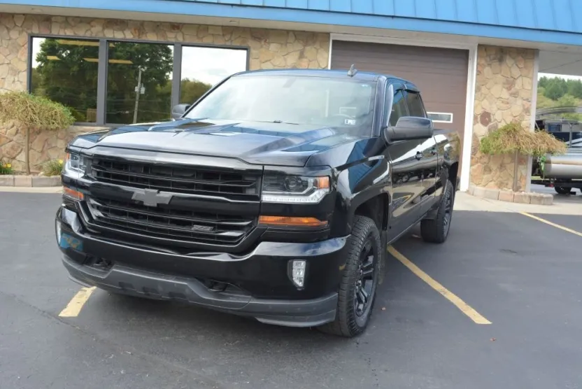 2019 Chevrolet Silverado 1500 LT photo 1