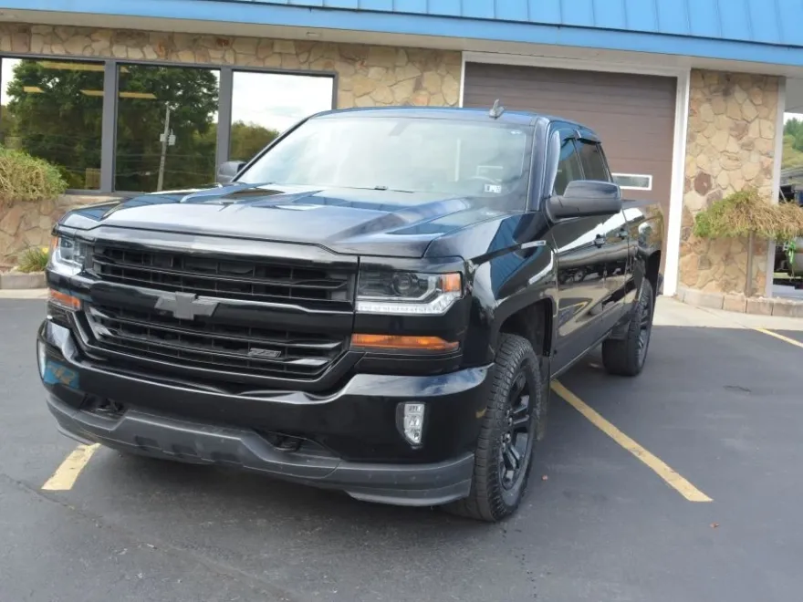 2019 Chevrolet Silverado 1500 LT photo 1