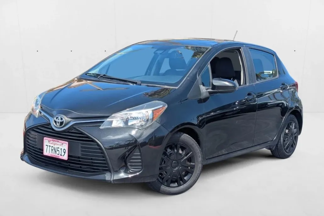 2017 Toyota Yaris L photo 1