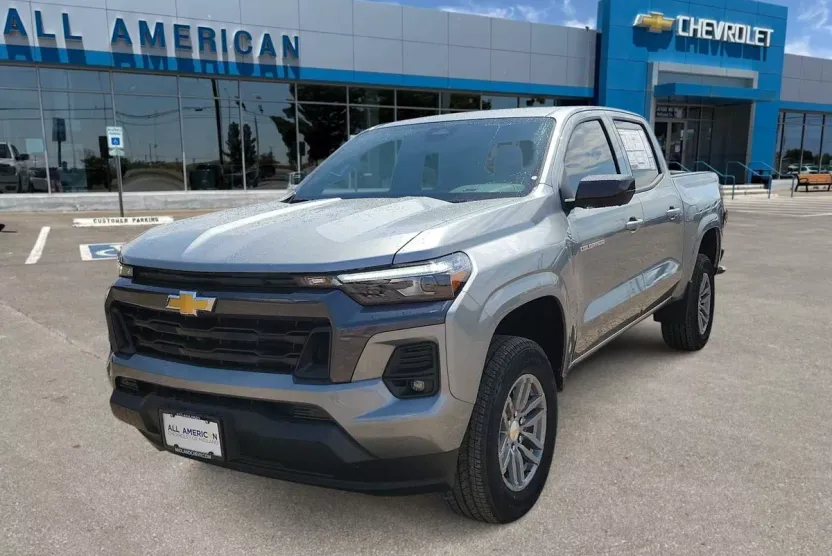 2026 Chevrolet Colorado LT photo 1