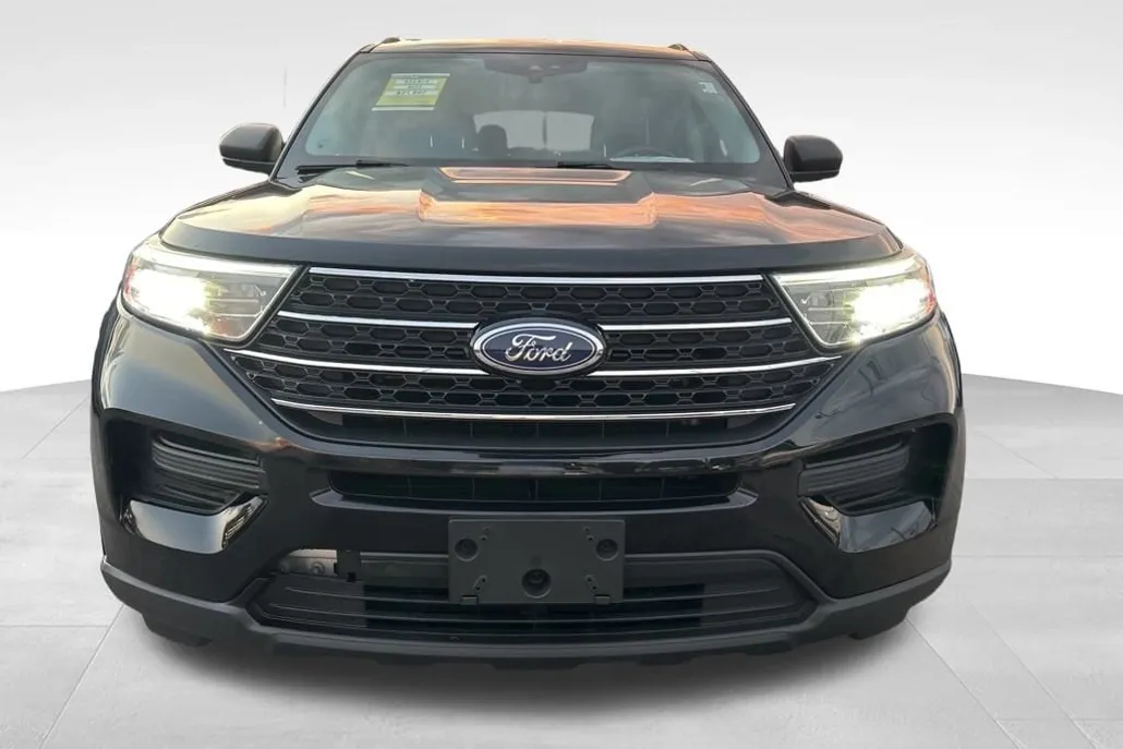 2021 Ford Explorer XLT photo 1