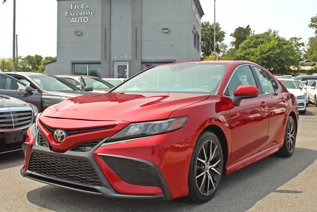 2021 Toyota Camry SE photo 1