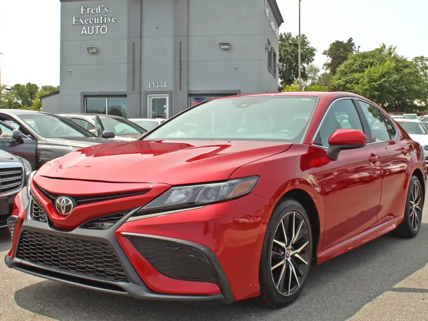 2021 Toyota Camry SE photo 1
