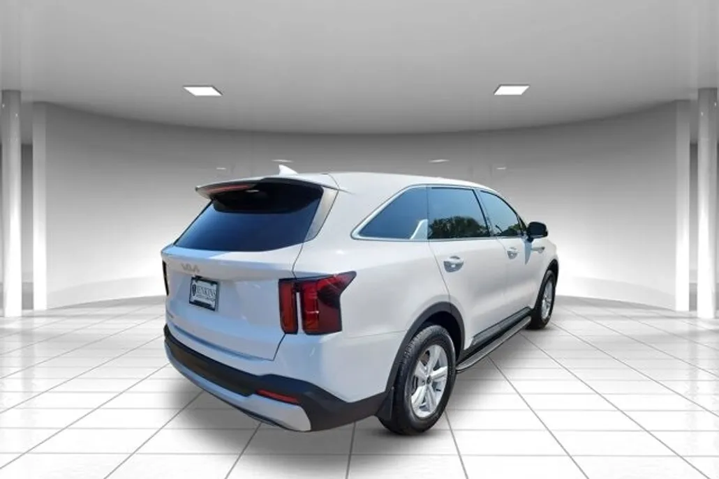 2026 Kia Sorento LX photo 1
