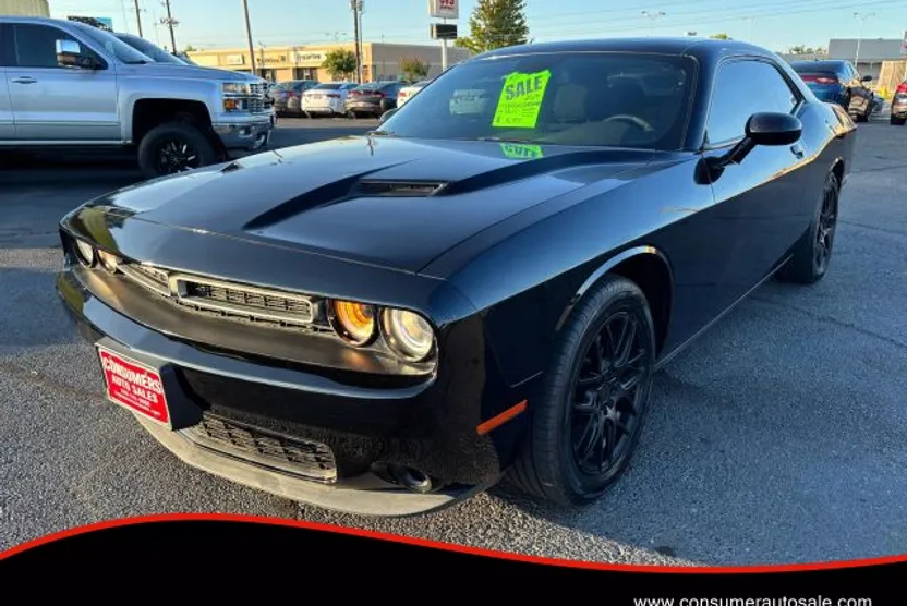 2019 Dodge Challenger SXT photo 1