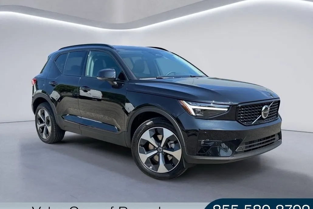 2026 Volvo XC40 Plus photo 1
