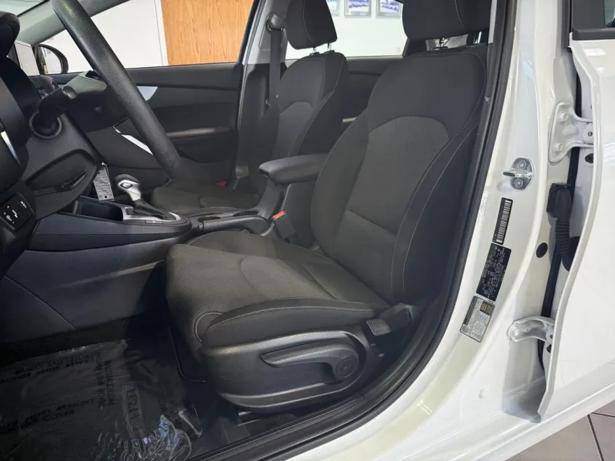 2023 Kia Forte LXS photo 11