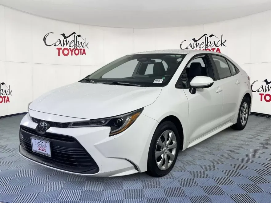 2024 Toyota Corolla LE photo 1