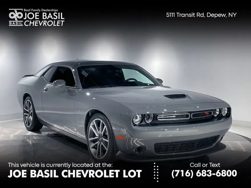 2023 Dodge Challenger R/T photo 1