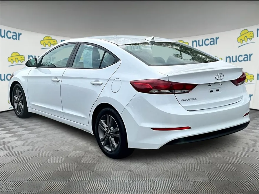 2018 Hyundai Elantra SEL photo 1