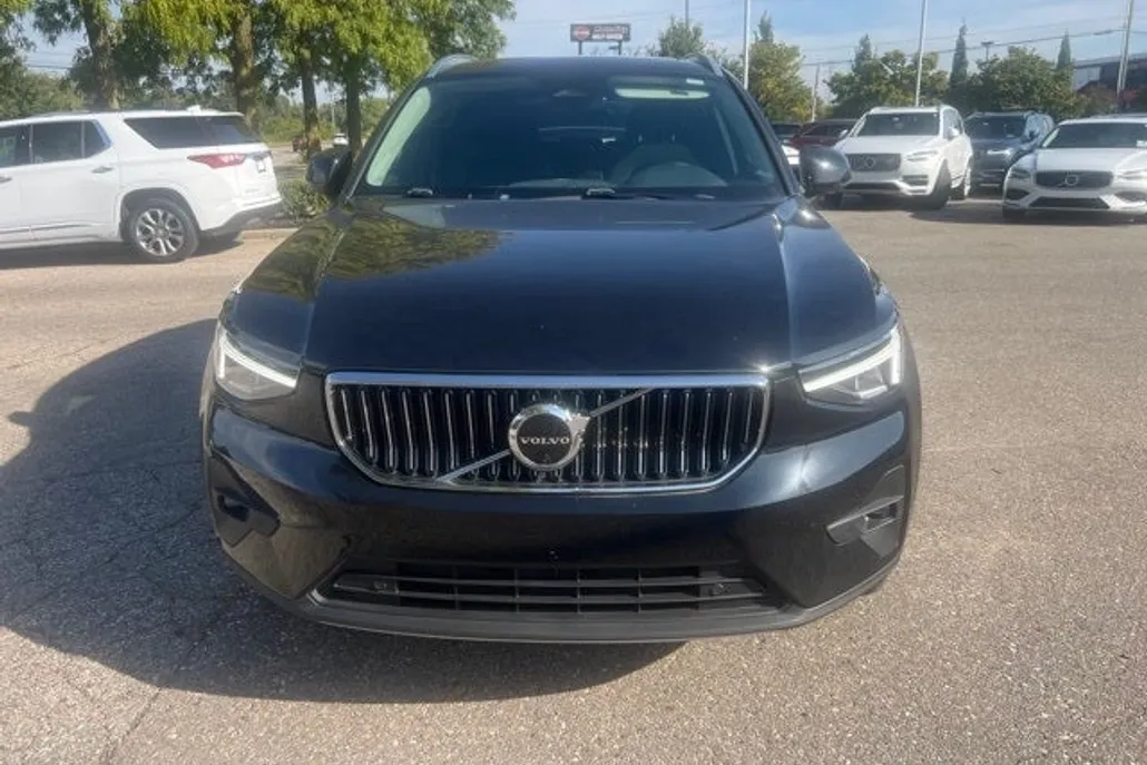 2023 Volvo XC40 Ultimate photo 1