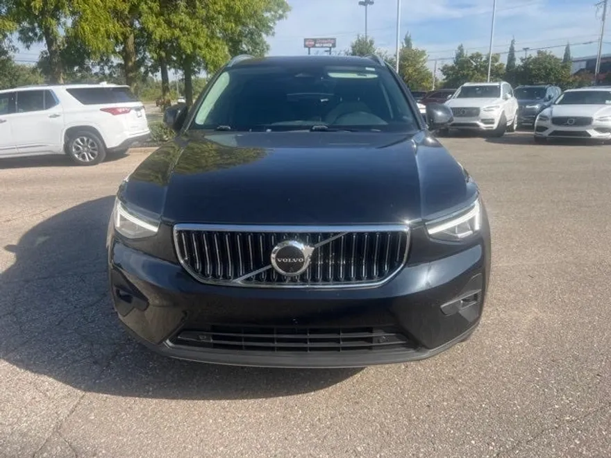 2023 Volvo XC40 Ultimate photo 1