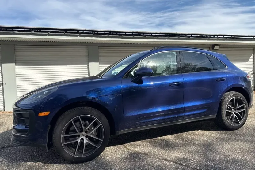 2025 Porsche Macan T photo 1