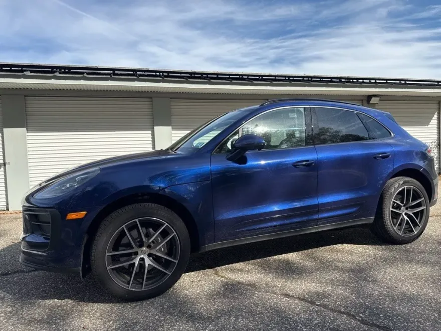 2025 Porsche Macan T photo 1