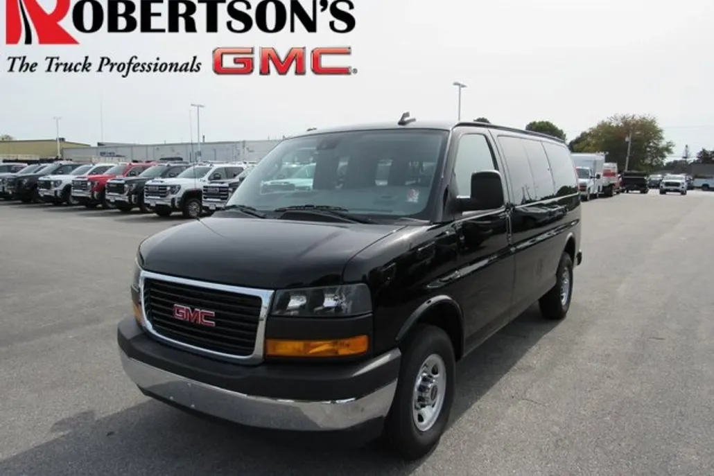 2025 Gmc Savana Passenger 2500 LT photo 1