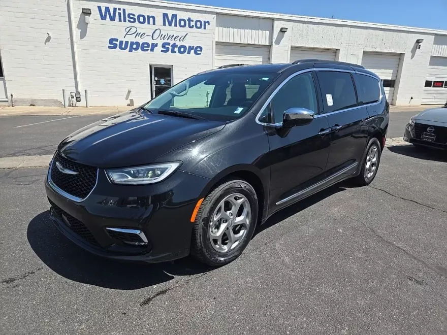 2023 Chrysler Pacifica Limited photo 1