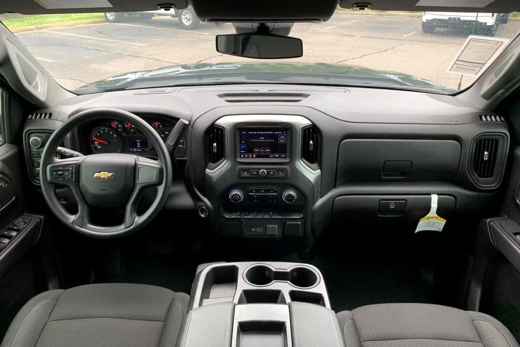 2024 Chevrolet Silverado 1500 Custom photo 1