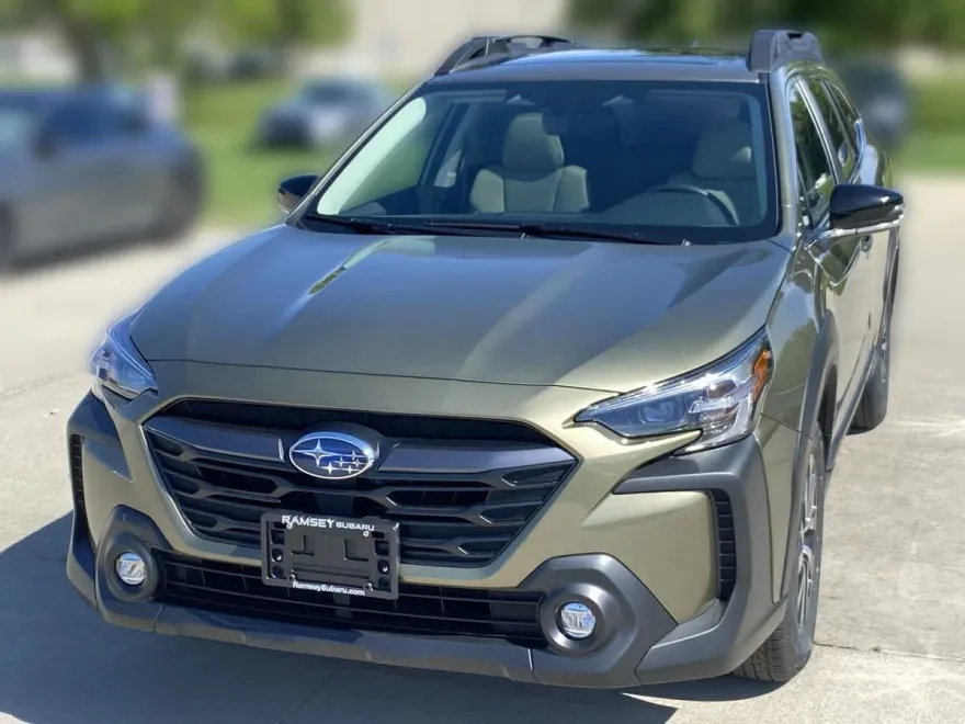2025 Subaru Outback Premium photo 1