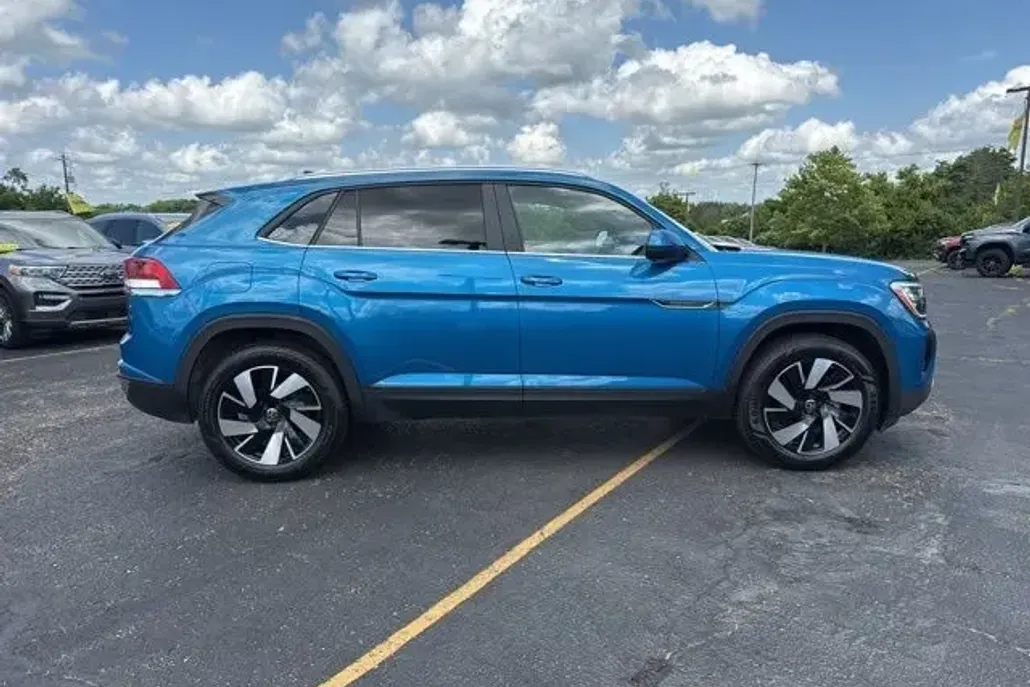2024 Volkswagen Atlas Cross Sport SE Technology photo 1