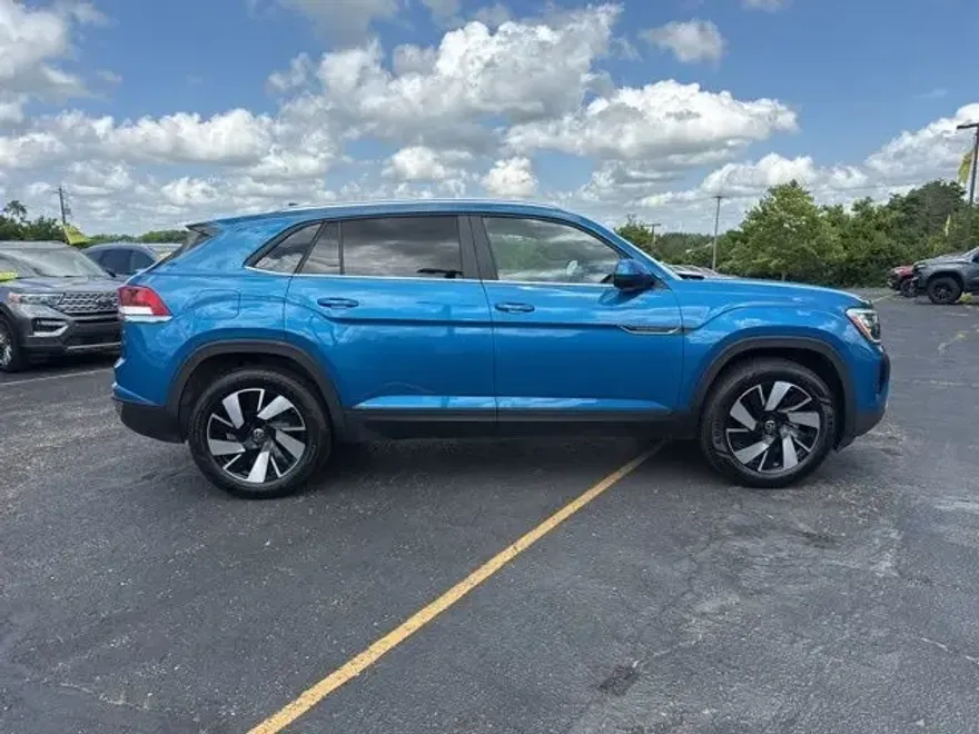 2024 Volkswagen Atlas Cross Sport SE Technology photo 1