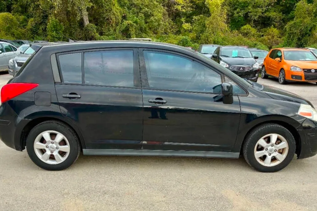 2012 Nissan Versa 1.8 SL photo 1