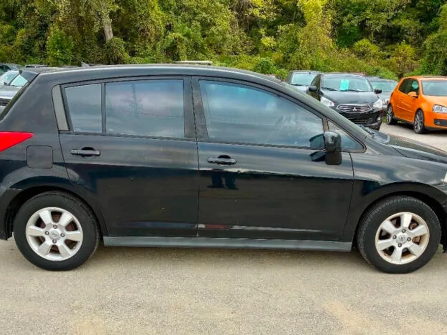 2012 Nissan Versa 1.8 SL photo 1