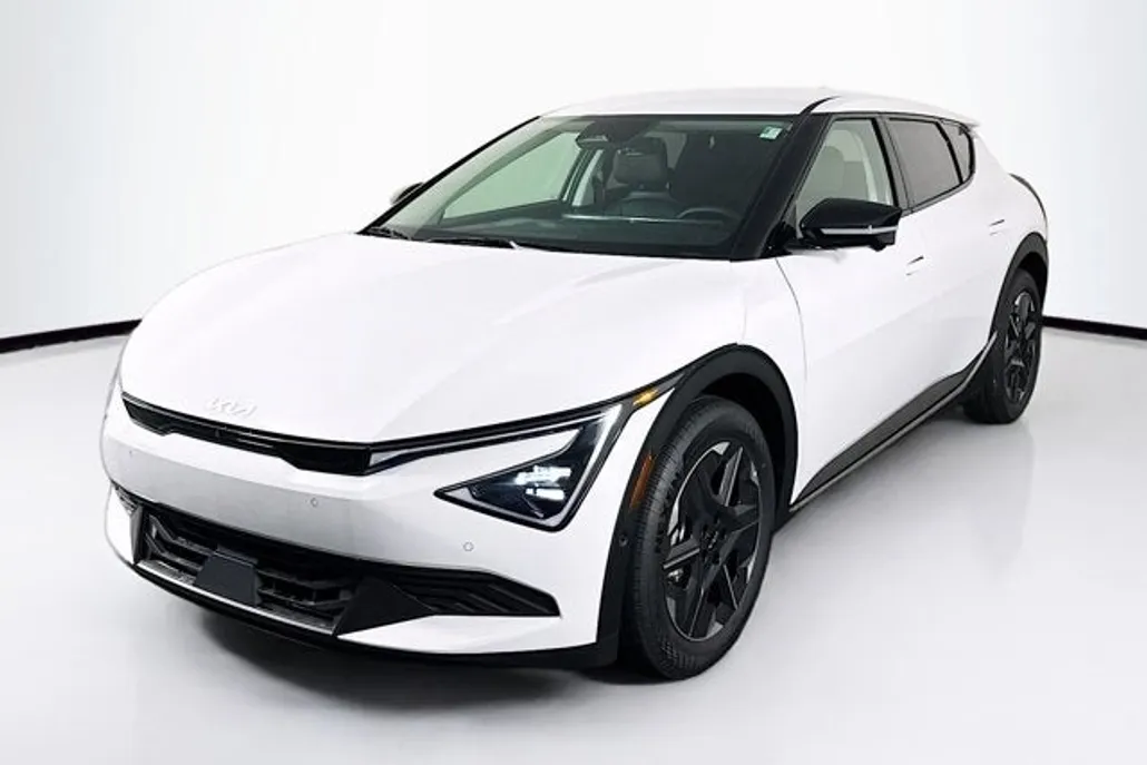 2025 Kia EV6 Light photo 1