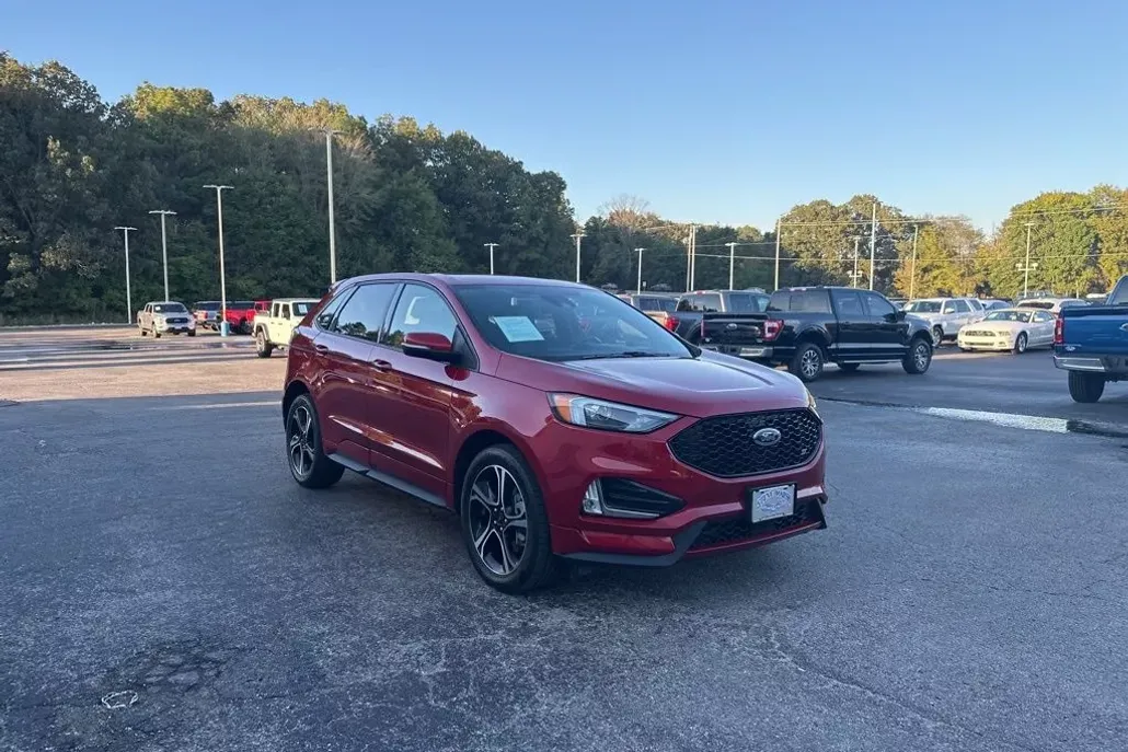 2024 Ford Edge ST photo 1