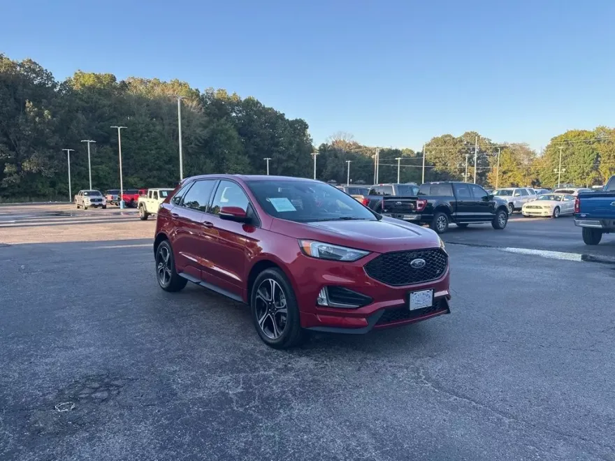 2024 Ford Edge ST photo 1