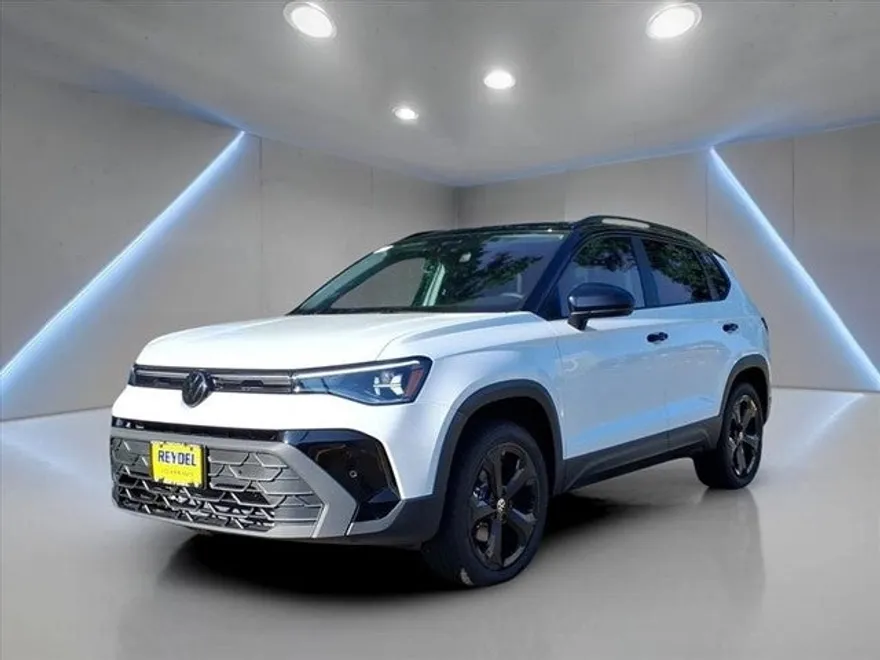 2025 Volkswagen Taos SE photo 1