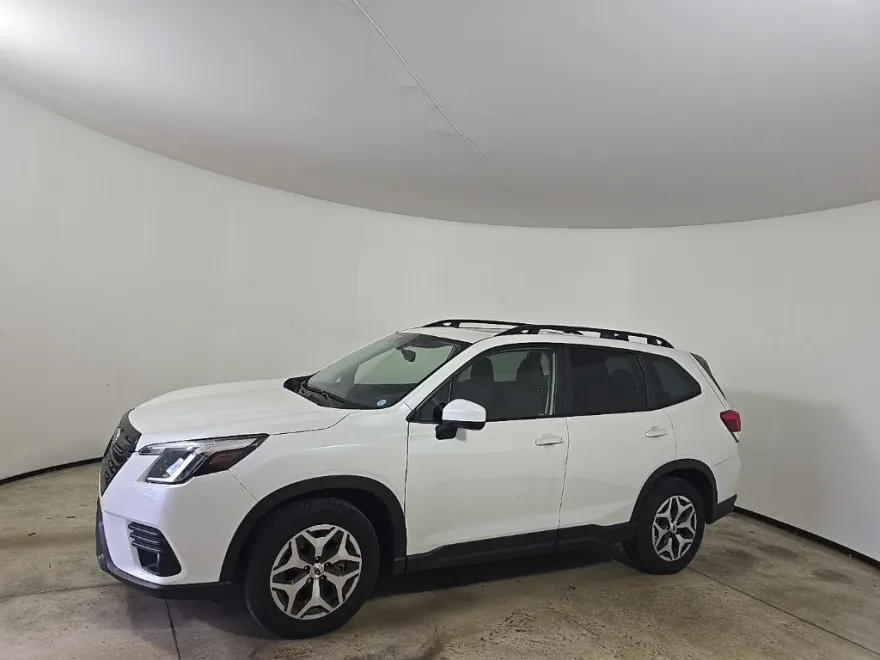2024 Subaru Forester Premium Base photo 1