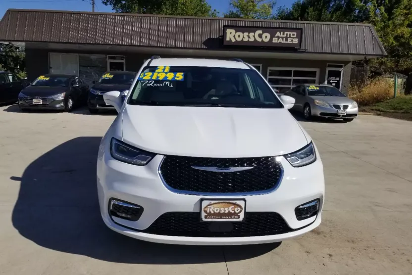 2021 Chrysler Pacifica Touring L photo 1