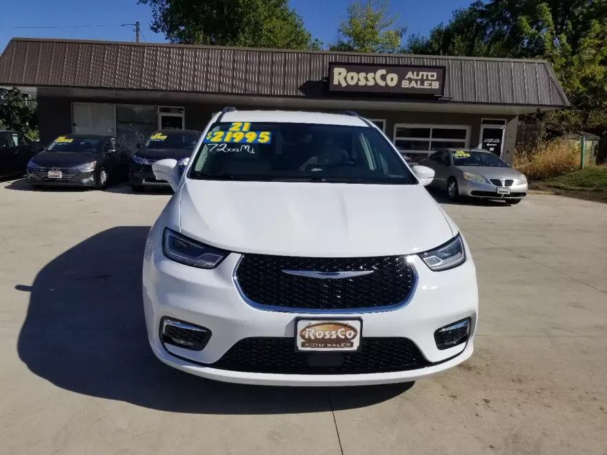 2021 Chrysler Pacifica Touring L photo 1