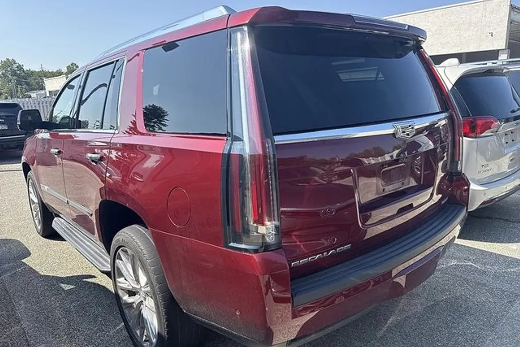 2020 Cadillac Escalade Luxury photo 1