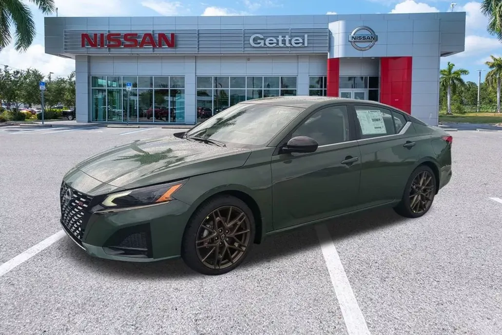 2025 Nissan Altima SR photo 1