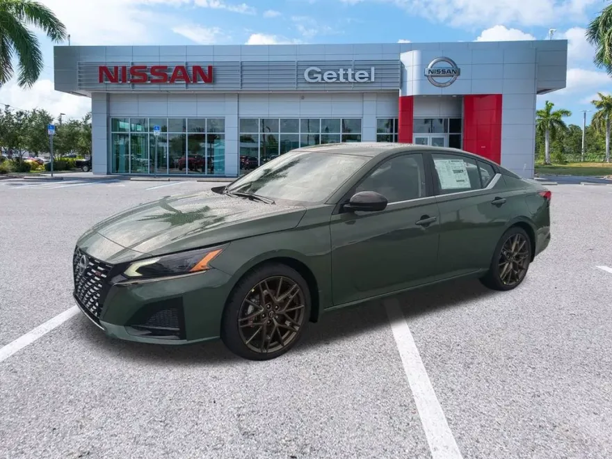 2025 Nissan Altima SR photo 1