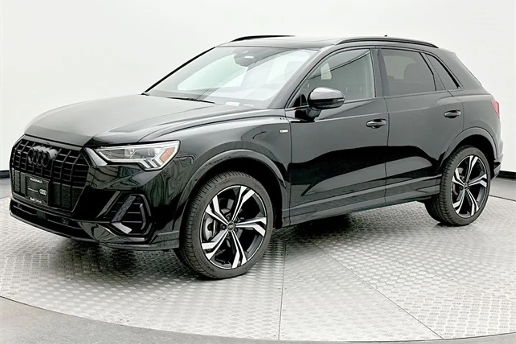2024 Audi Q3 S line Premium Plus photo 1